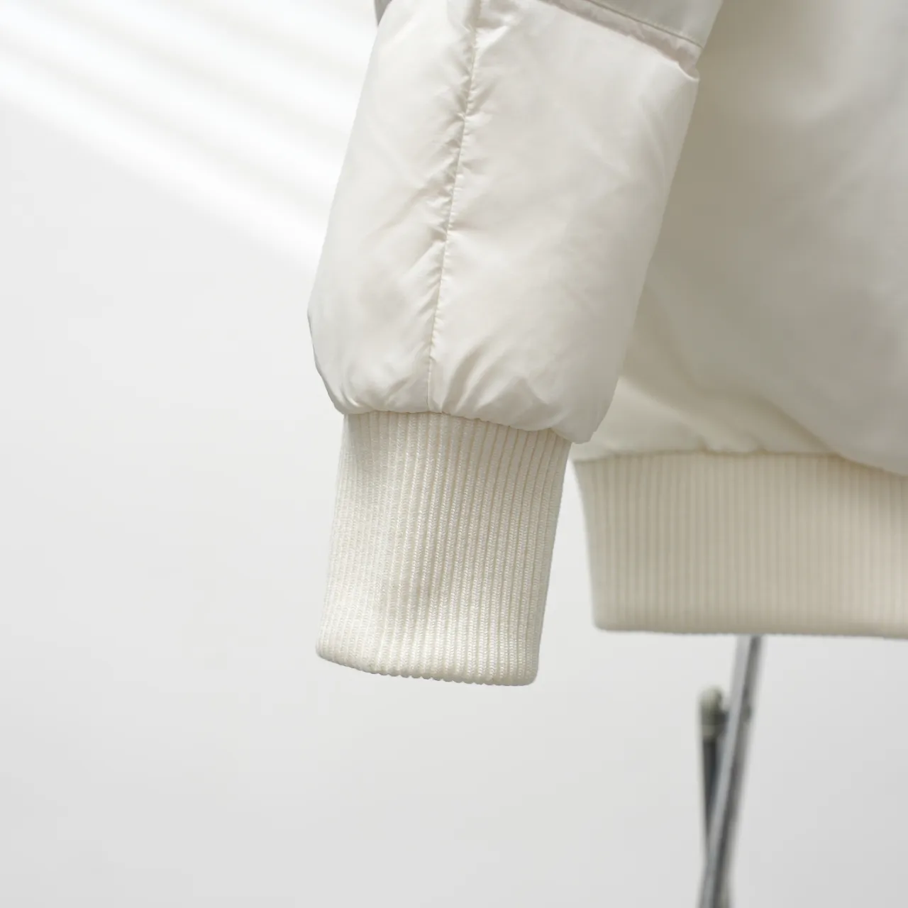 P840 CANADA GOOSE丨Canada Goose 2056 Soft Sleeve Pilot Hooded Down Jacket Color: White Size: XXS-XXL